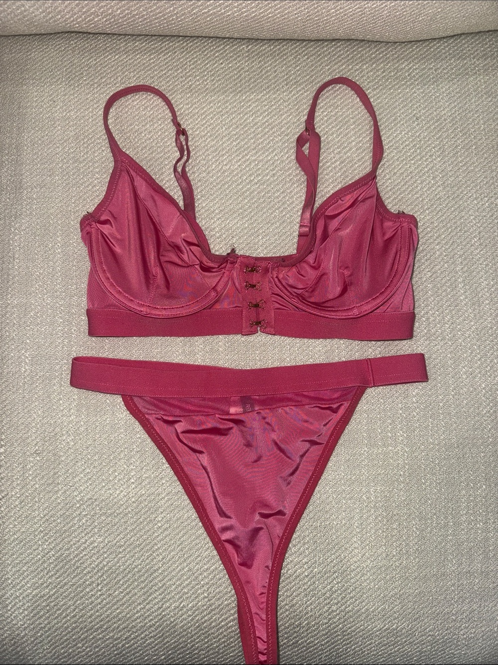 Pretty Little Thing Bra Set - Picture 2 of 8